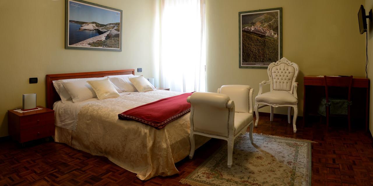 Hotel La Fenice Chiari Luaran gambar