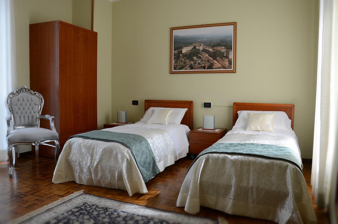 Hotel La Fenice Chiari Luaran gambar