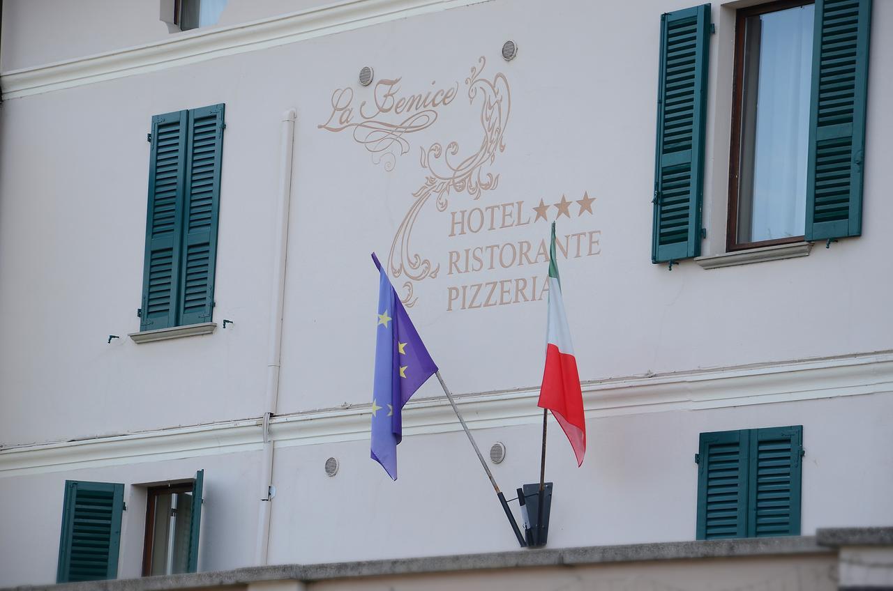 Hotel La Fenice Chiari Luaran gambar