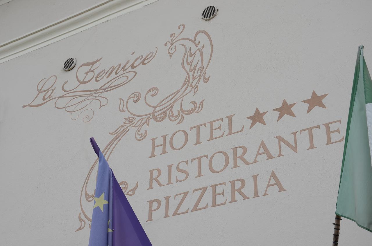 Hotel La Fenice Chiari Luaran gambar