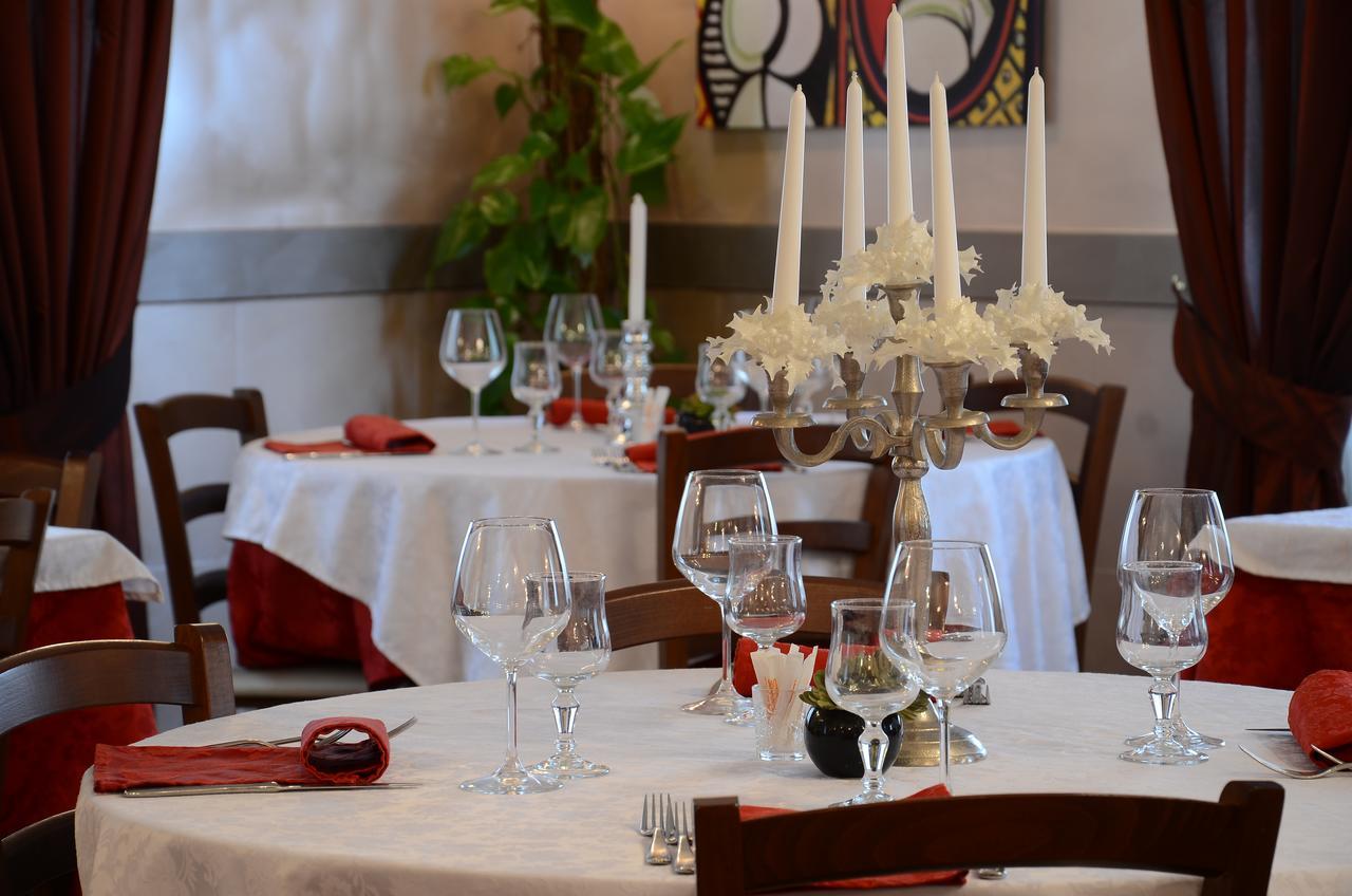 Hotel La Fenice Chiari Luaran gambar